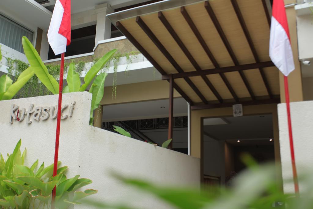 Kuta Suci Guesthouse المظهر الخارجي الصورة
